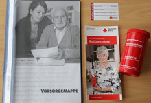 Vorsorgemappen, Notfall-Karten und Rot-Kreuz-Dosen sind wieder im Rathaus erhältlich