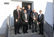 Besuch aus dem Innenministerium Baden-Württemberg auf dem jüdischen Friedhof