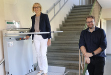 Zugänglichkeit des Gemeindehaus Bihlafingen wird durch Treppenplattformlift optimiert